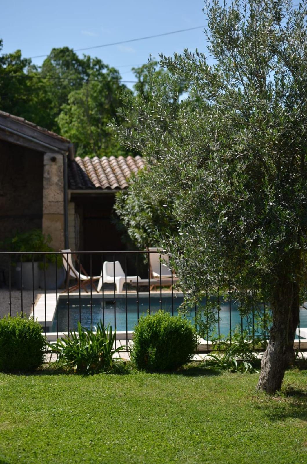 Ferme St Pierre 2 Suites Avec Repas, Piscine, Clim, Cheminee Ou Baignoire Spa Chabeuil Luaran gambar